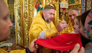 Архиепископ Юстиниан совершил Литургию в Казанском соборе Элисты 