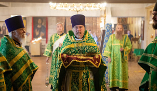 В день преставления Сергия Радонежского архиепископ Юстиниан совершил Литургию в Софийском храме Элисты