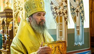Архиепископ Юстиниан совершил Литургию в Казанском соборе Элисты 