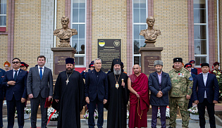 В Городовиковске открыли памятники Николаю II и цесаревичу Алексею