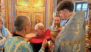 Архиепископ Юстиниан совершил Литургию в Казанском соборе Элисты 